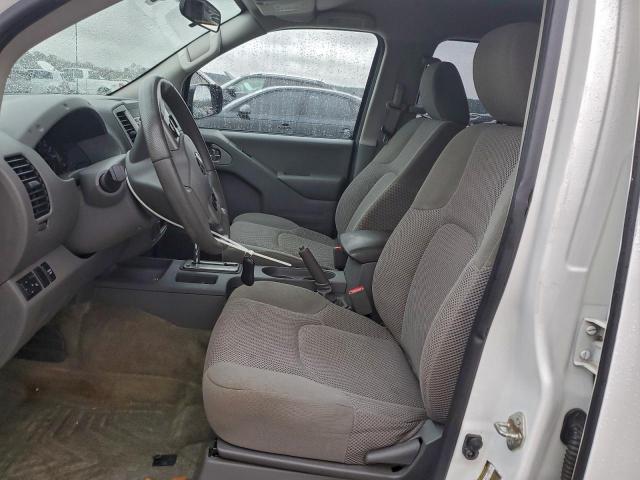 Nissan Frontier S Image 2