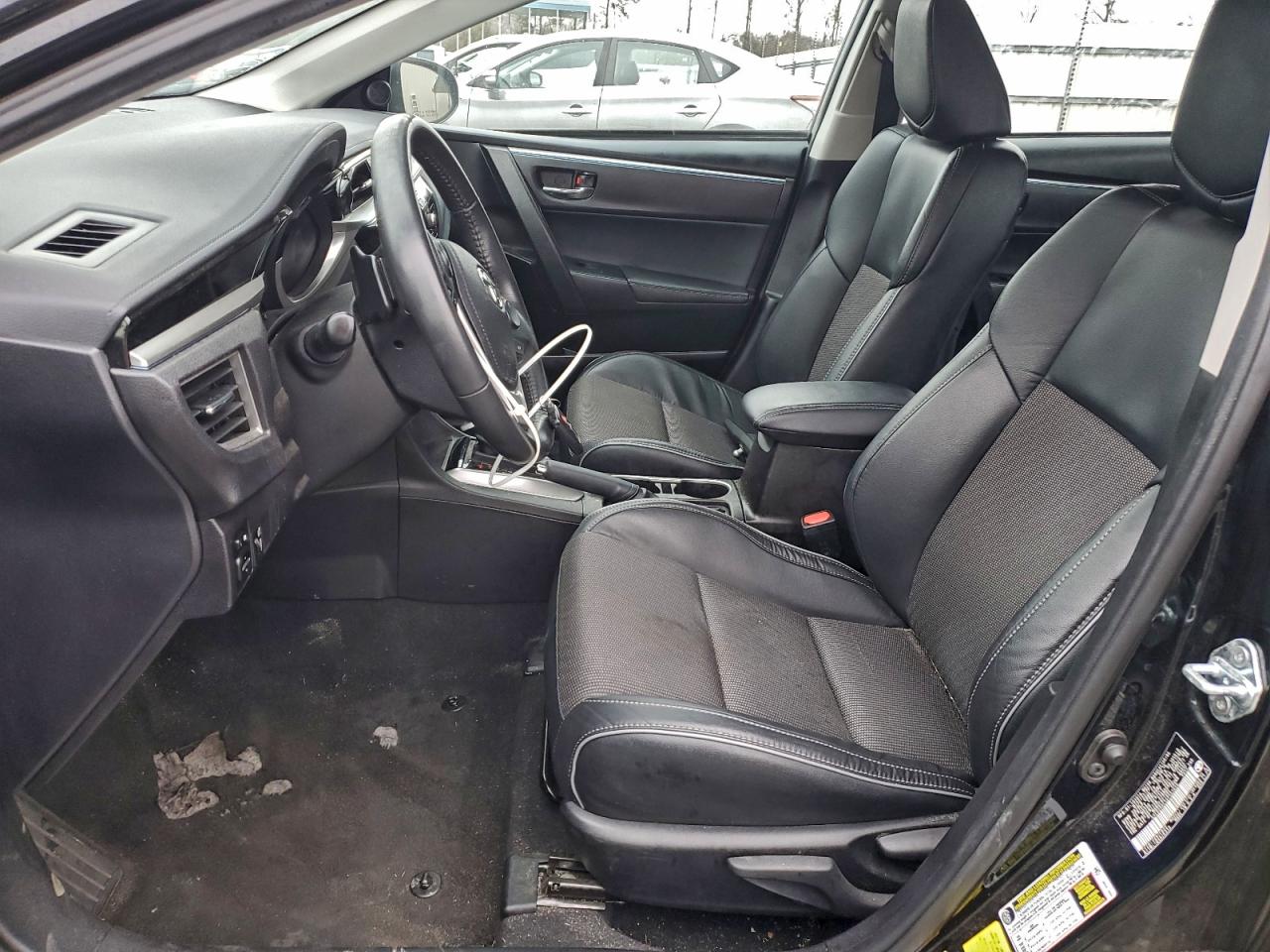 Toyota Corolla L Image 10