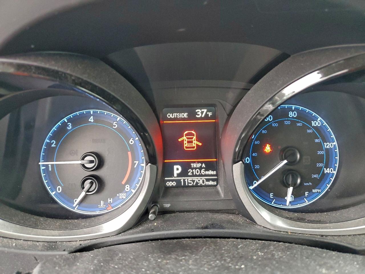 Toyota Corolla L Image 6