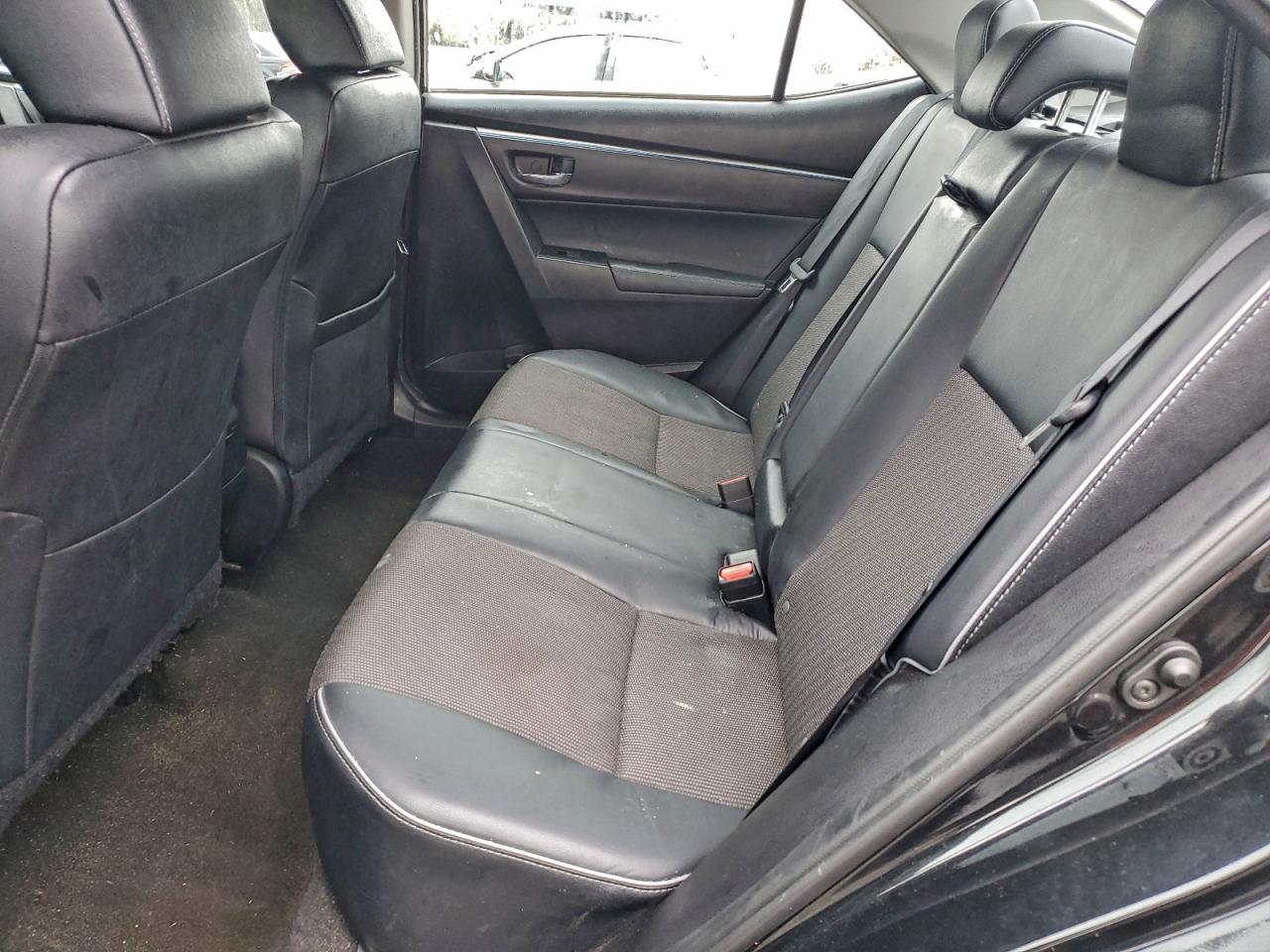 Toyota Corolla L Image 12