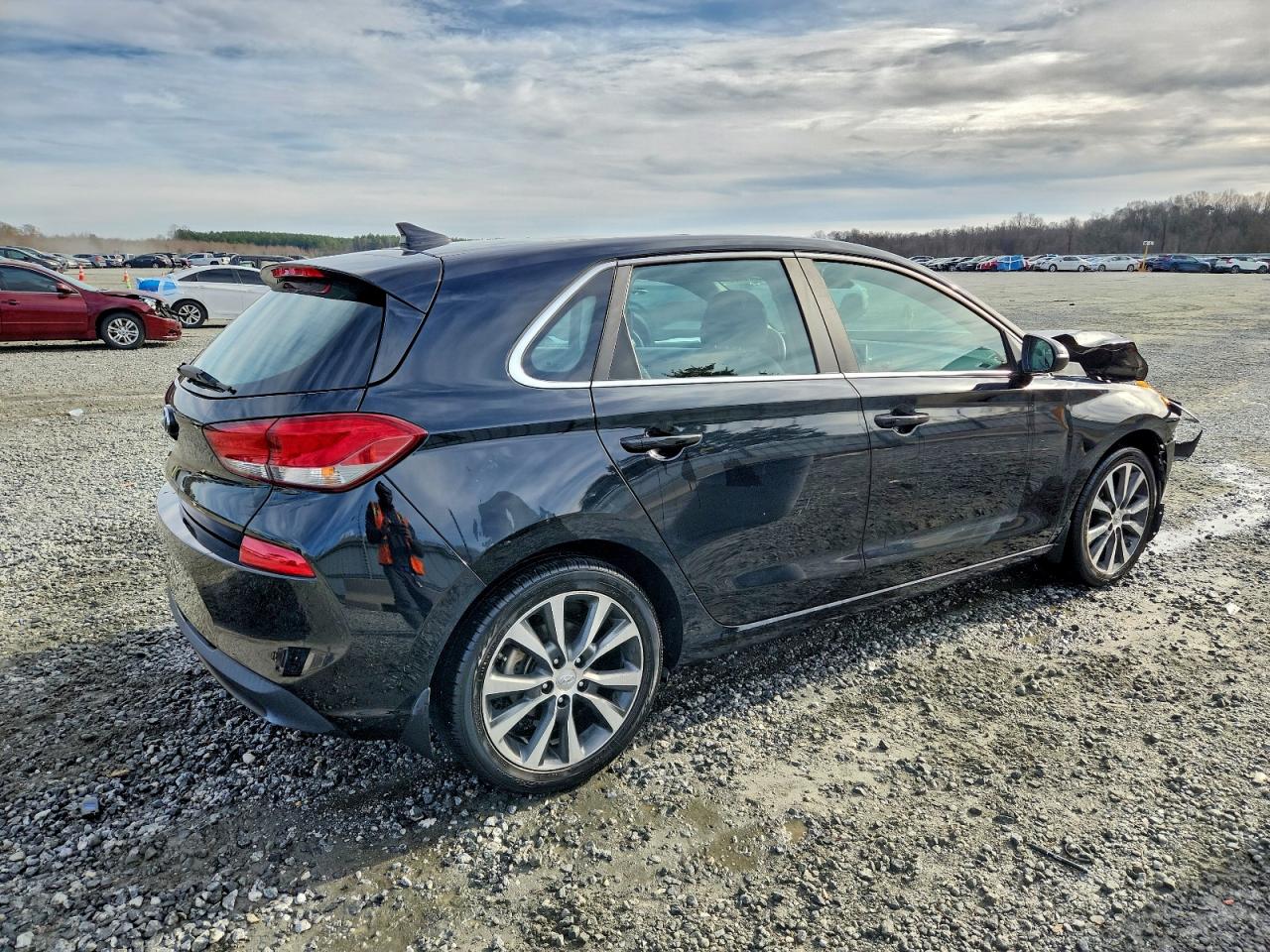 Hyundai ELANTRA Image 2