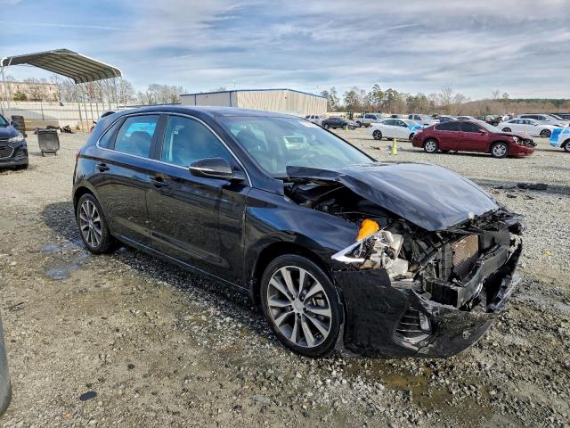 Hyundai ELANTRA Image 3