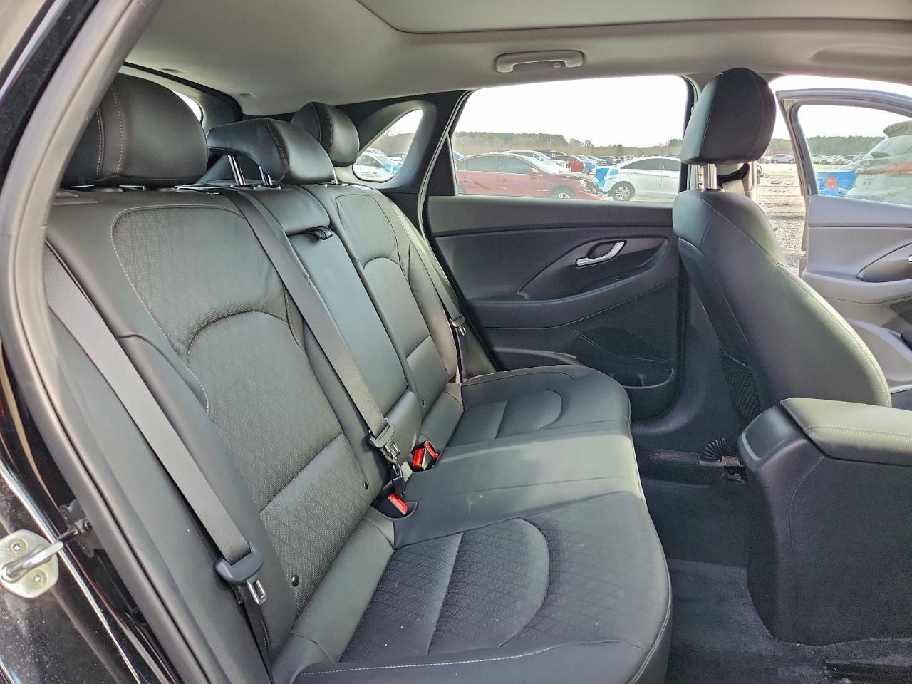 Hyundai ELANTRA Image 5