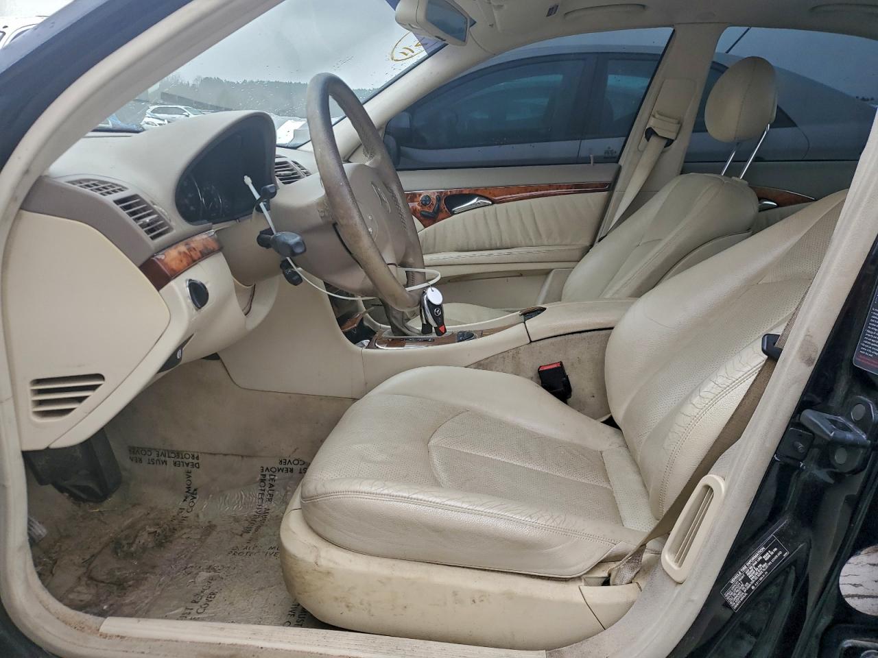 Mercedes-Benz E-Class 500 Image 9