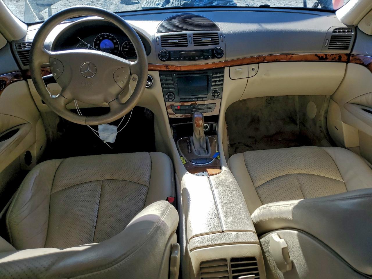 Mercedes-Benz E-Class 500 Image 10