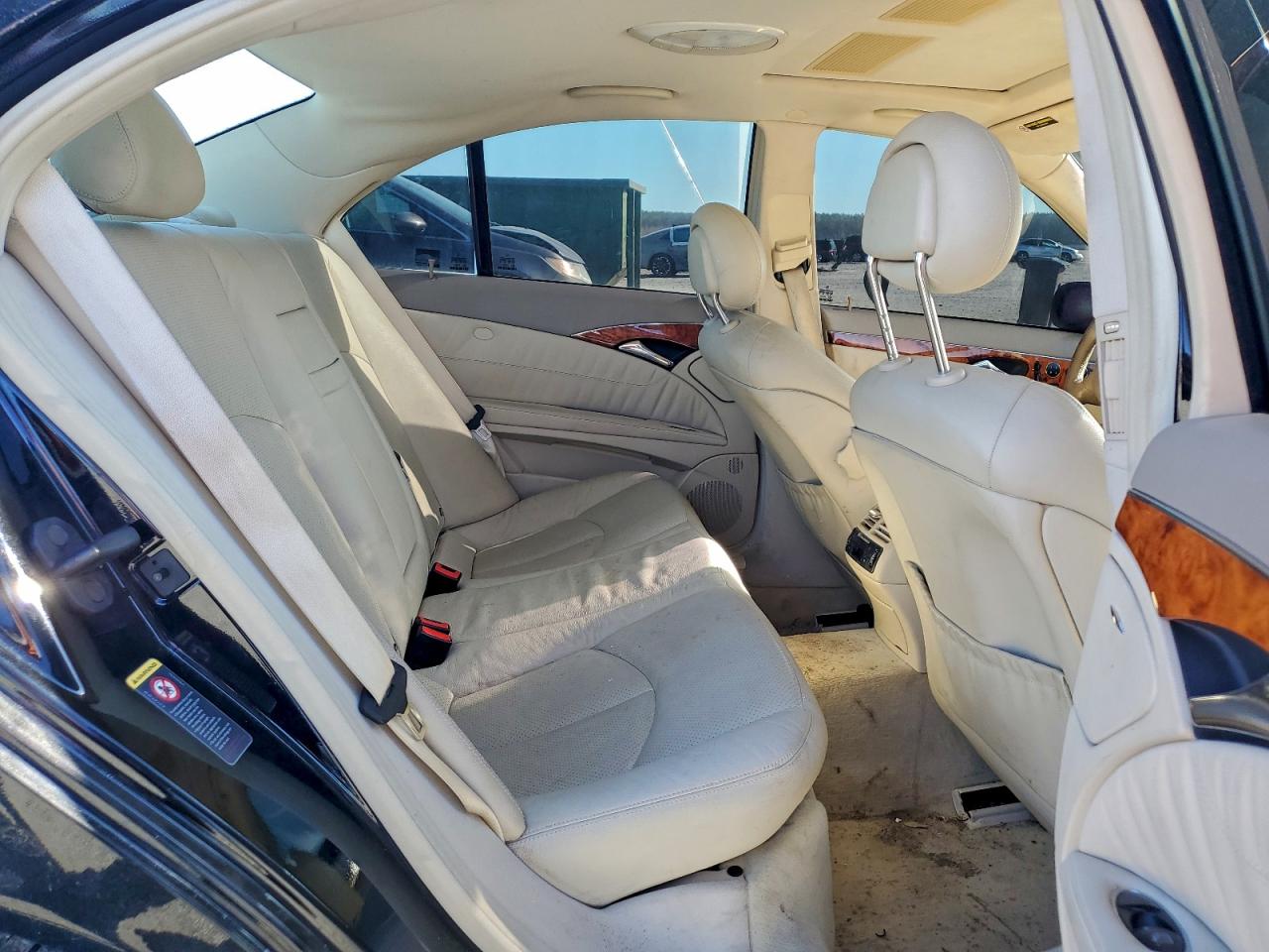 Mercedes-Benz E-Class 500 Image 3